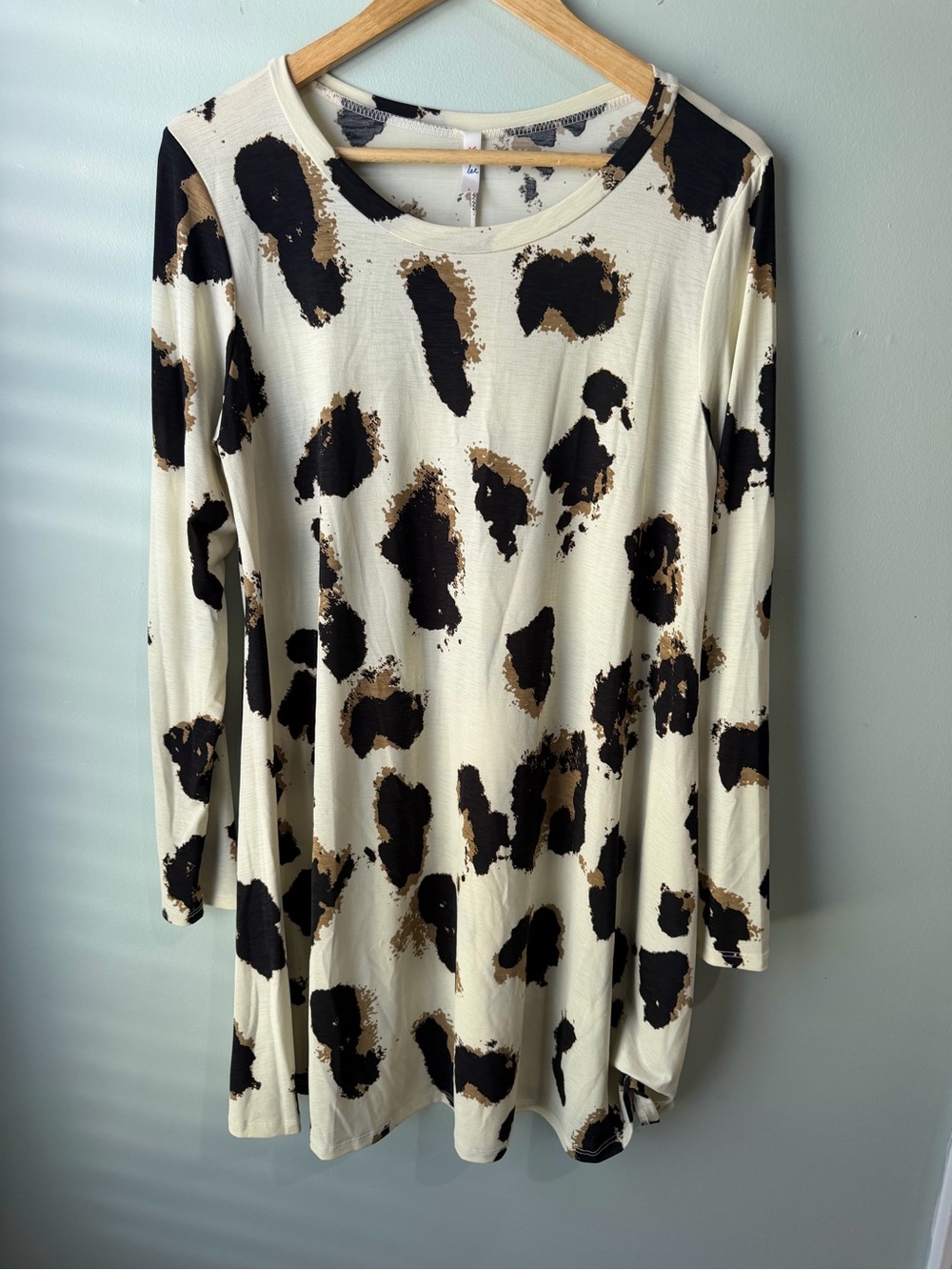 Umgee Leopard Print Tunic Top Size L